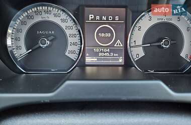 Седан Jaguar XF 2010 в 