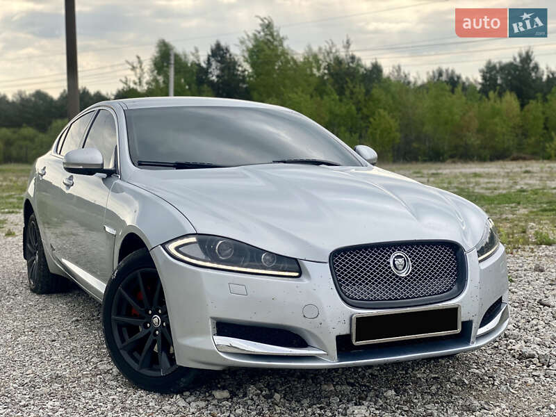 Седан Jaguar XF 2013 в Новояворовске