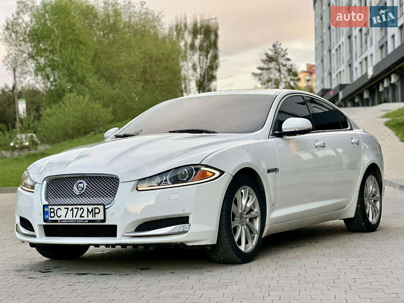 Седан Jaguar XF 2012 в 