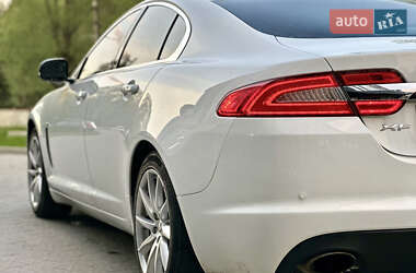 Седан Jaguar XF 2012 в 