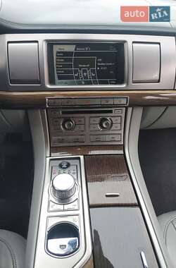 Седан Jaguar XF 2008 в 