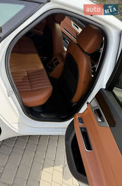 Седан Jaguar XF 2016 в 