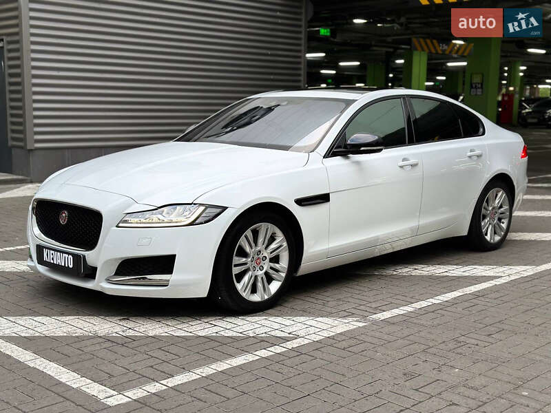 Седан Jaguar XF 2016 в Києві