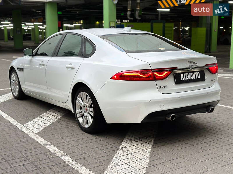 Седан Jaguar XF 2016 в Києві