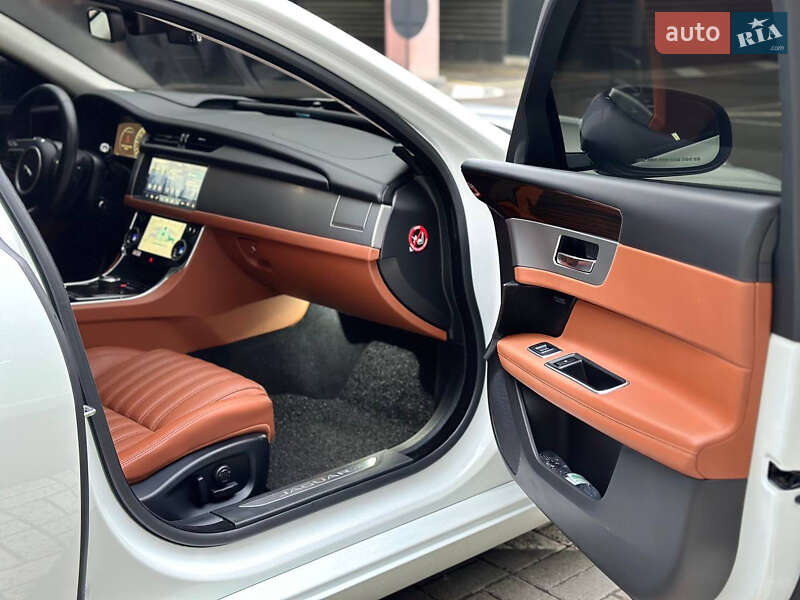 Седан Jaguar XF 2016 в Києві