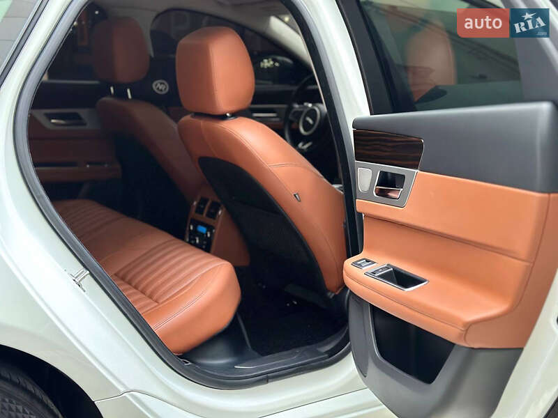 Седан Jaguar XF 2016 в Києві