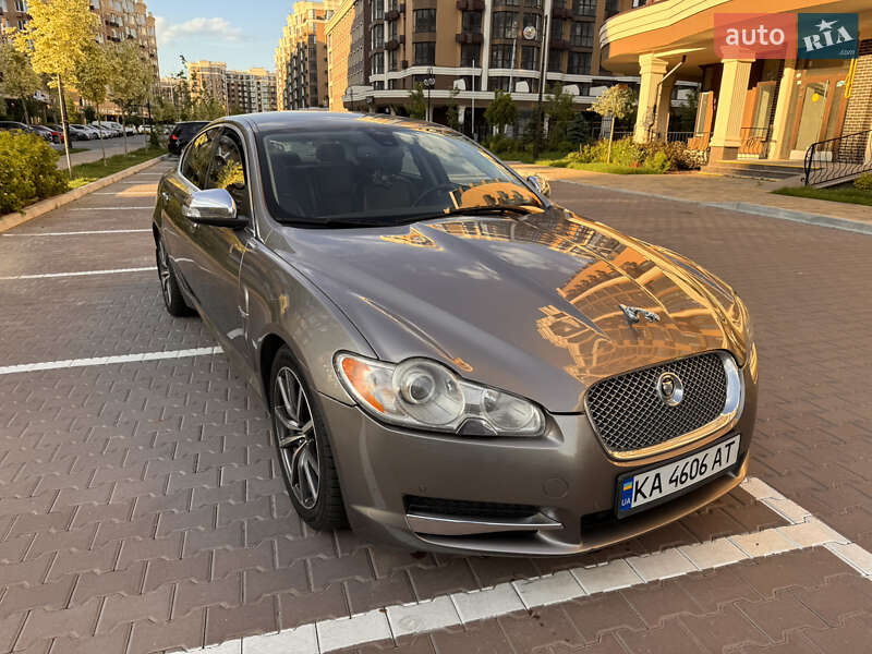 Седан Jaguar XF 2010 в Киеве