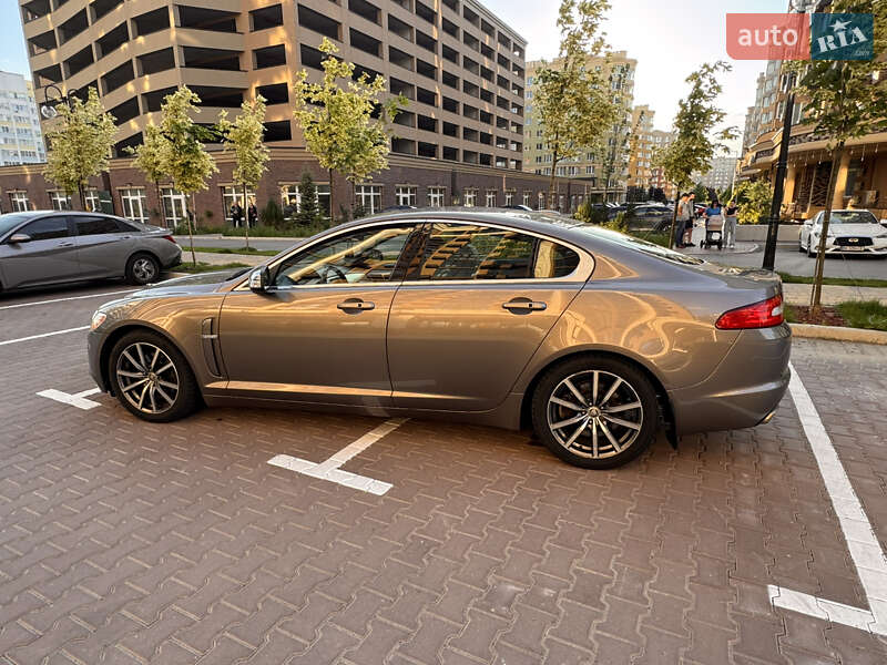 Седан Jaguar XF 2010 в Киеве