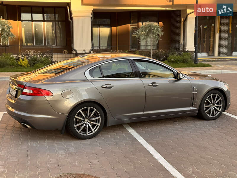 Седан Jaguar XF 2010 в Киеве