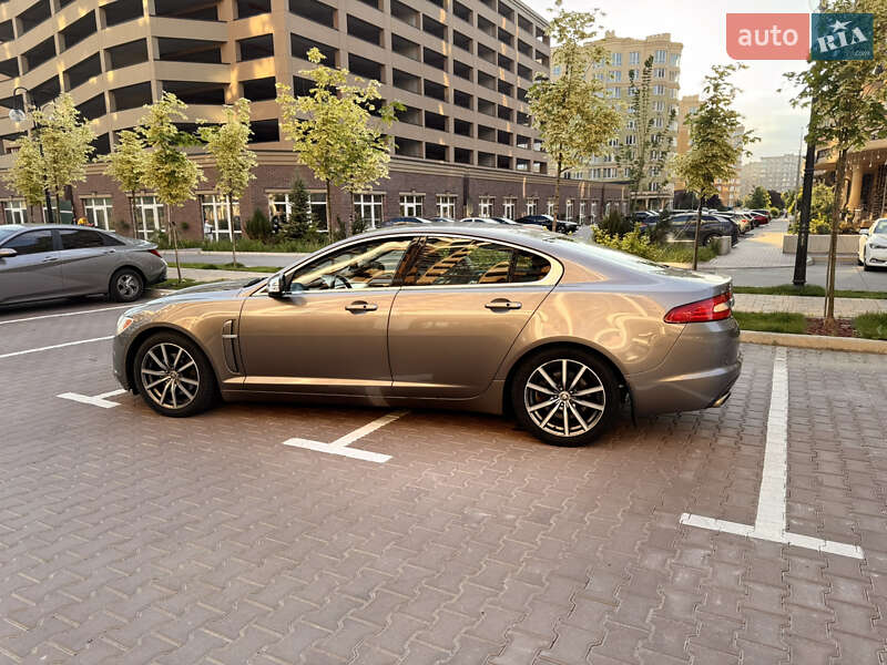 Седан Jaguar XF 2010 в Киеве
