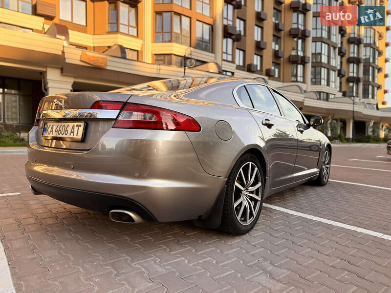 Седан Jaguar XF 2010 в Киеве