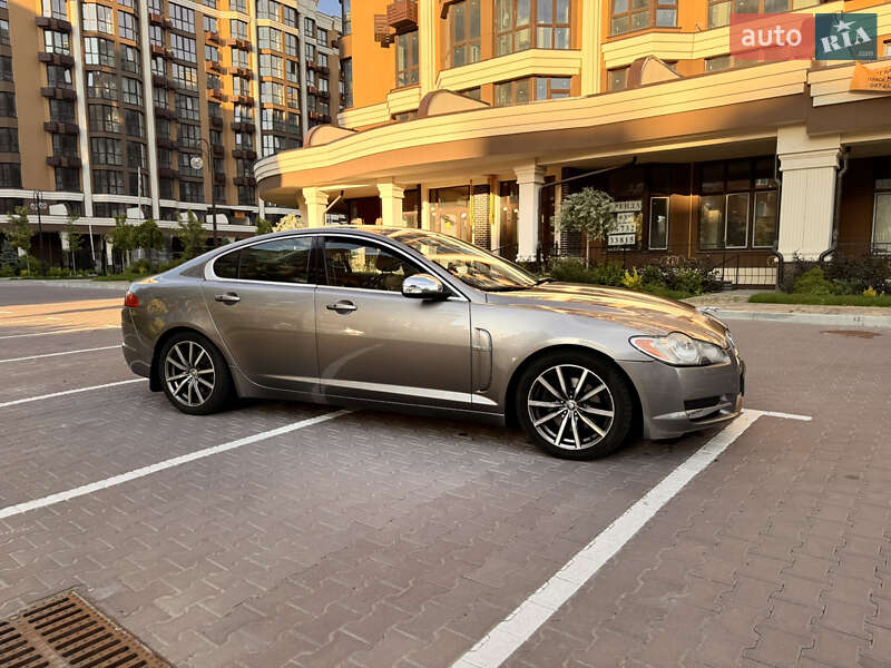 Седан Jaguar XF 2010 в Киеве