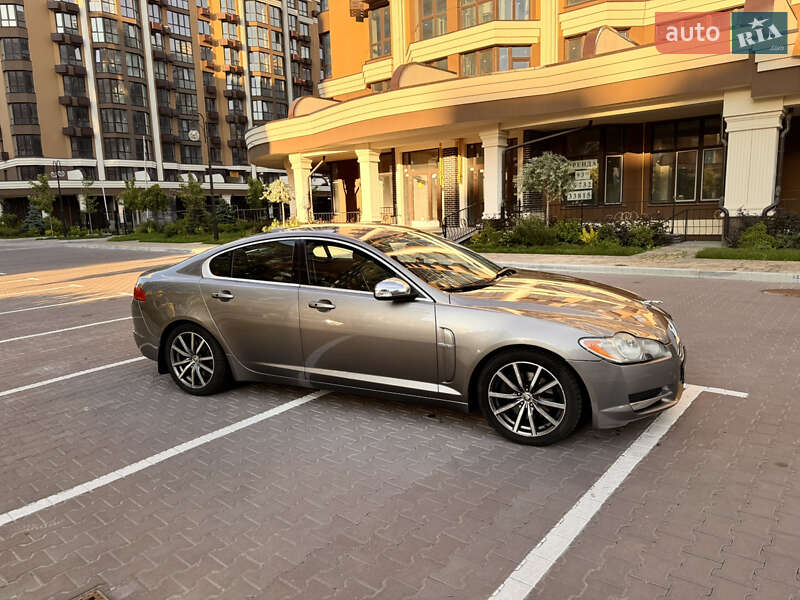 Седан Jaguar XF 2010 в Киеве