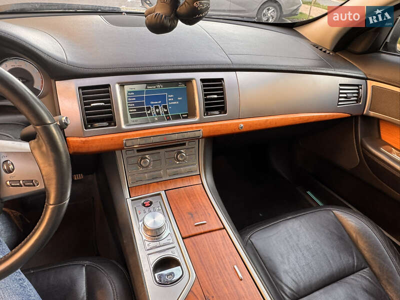 Седан Jaguar XF 2010 в Киеве