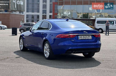 Седан Jaguar XF 2016 в 