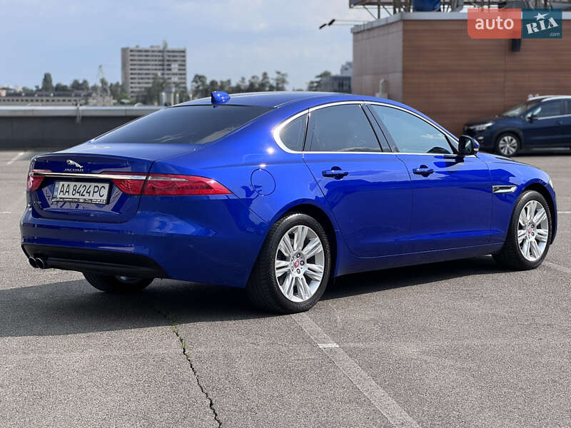 Седан Jaguar XF 2016 в Киеве