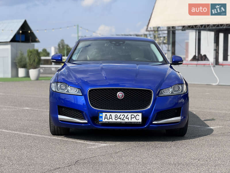 Седан Jaguar XF 2016 в Киеве