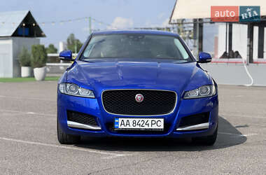 Седан Jaguar XF 2016 в 