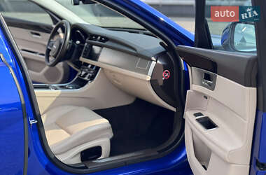 Седан Jaguar XF 2016 в 