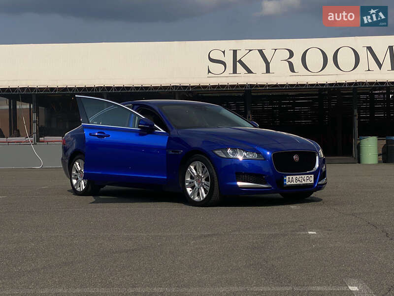 Седан Jaguar XF 2016 в Киеве