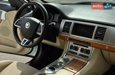 Седан Jaguar XF 2012 в 