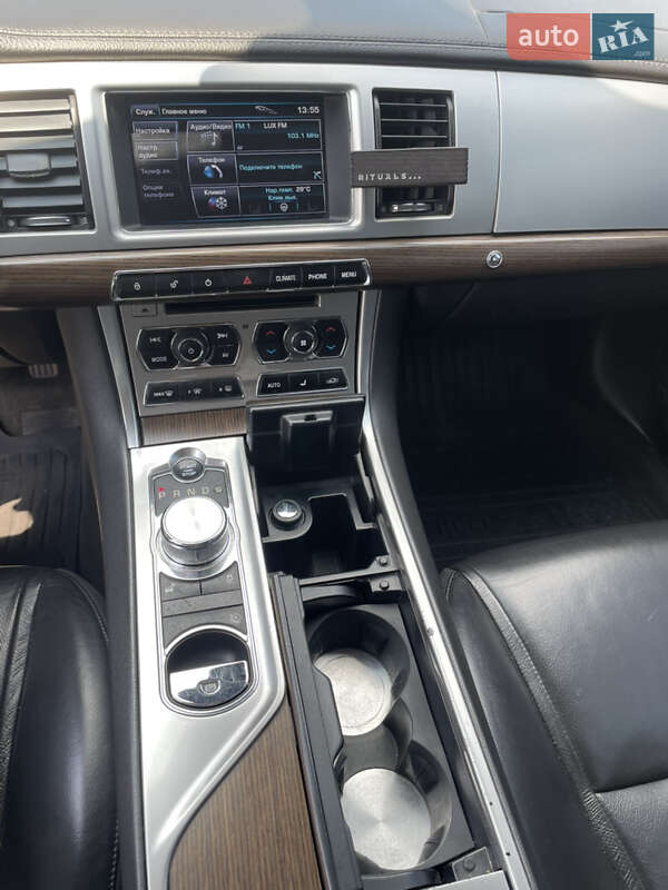 Седан Jaguar XF 2013 в Києві