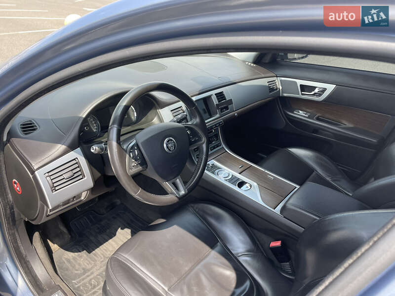 Седан Jaguar XF 2013 в Києві