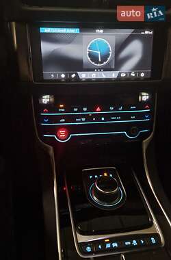 Седан Jaguar XF 2020 в 