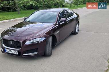 Седан Jaguar XF 2020 в 