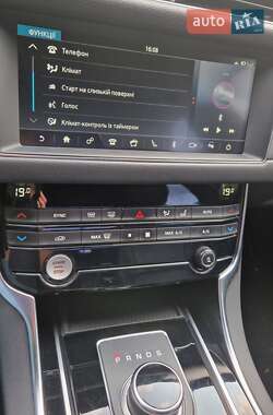 Седан Jaguar XF 2020 в 