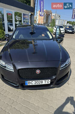 Седан Jaguar XF 2015 в Львові