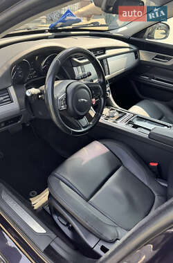 Седан Jaguar XF 2015 в 