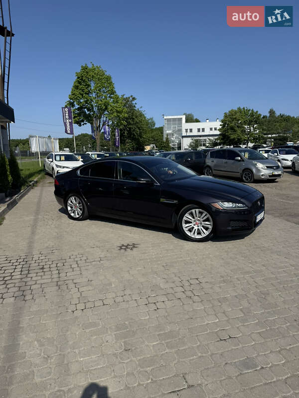 Седан Jaguar XF 2015 в Львове