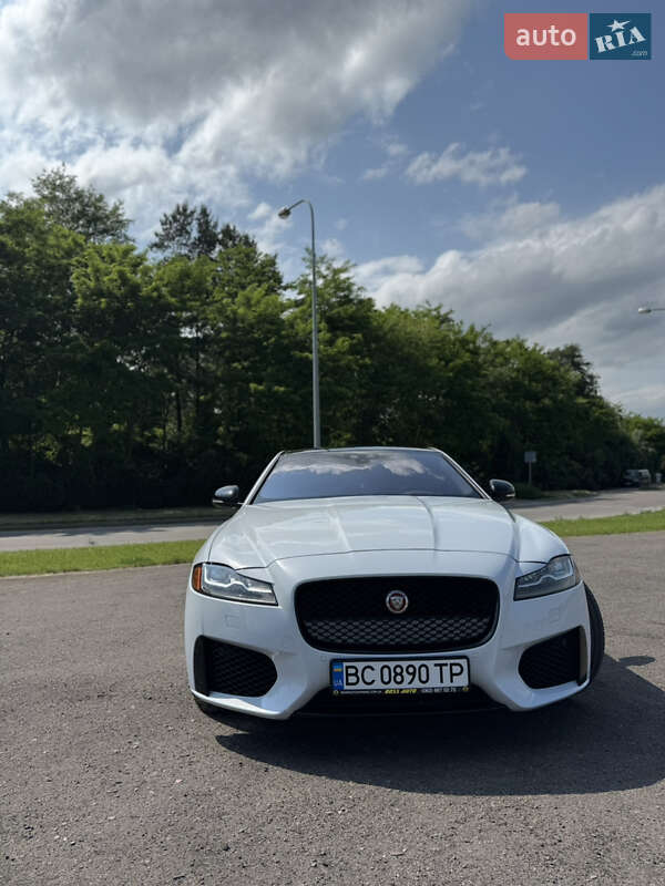 Седан Jaguar XF 2016 в Львове
