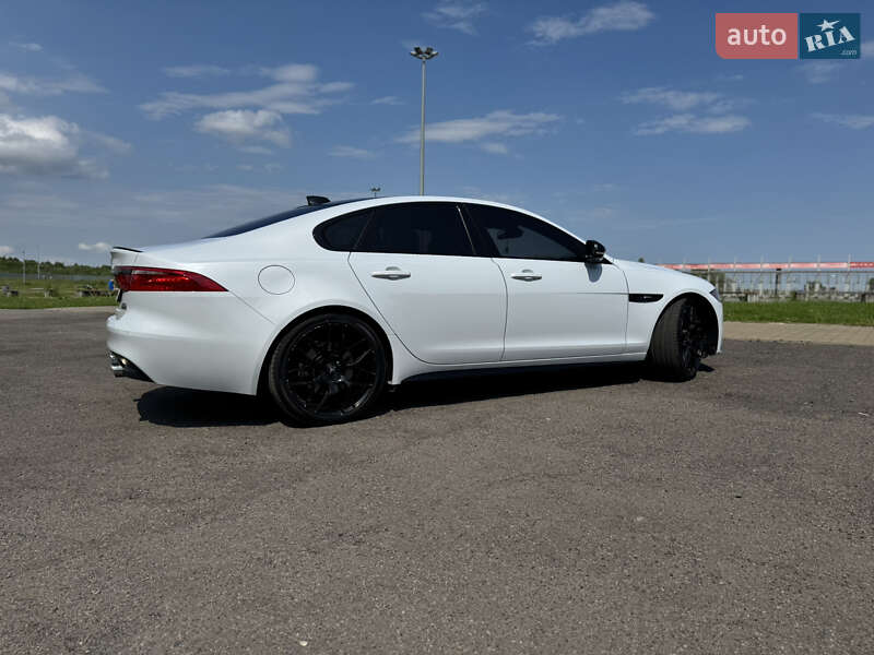 Седан Jaguar XF 2016 в Львове