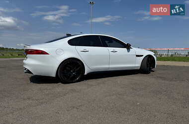Седан Jaguar XF 2016 в 
