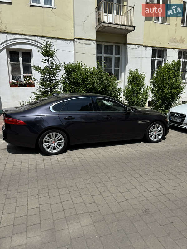 Седан Jaguar XF 2015 в Львове