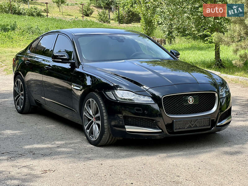 Седан Jaguar XF 2018 в Валках