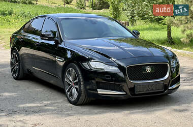Седан Jaguar XF 2017 в 