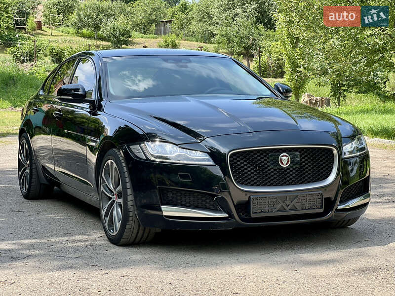 Седан Jaguar XF 2018 в Валках