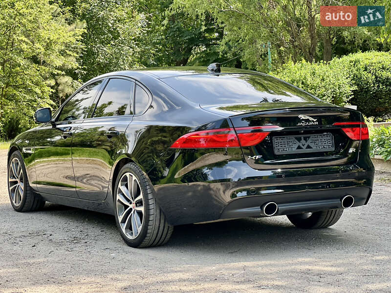 Седан Jaguar XF 2018 в Валках