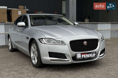 Седан Jaguar XF 2016 в Киеве