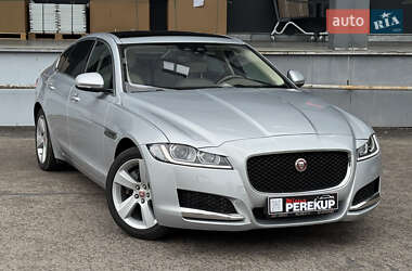 Седан Jaguar XF 2016 в 