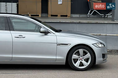 Седан Jaguar XF 2016 в 