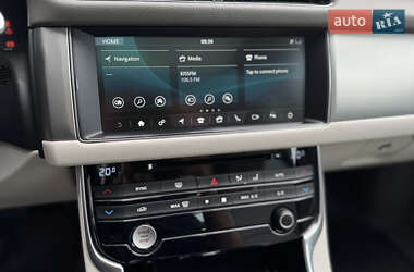 Седан Jaguar XF 2016 в 