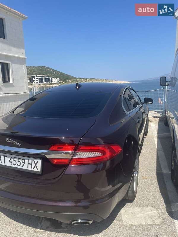Седан Jaguar XF 2012 в Калуше