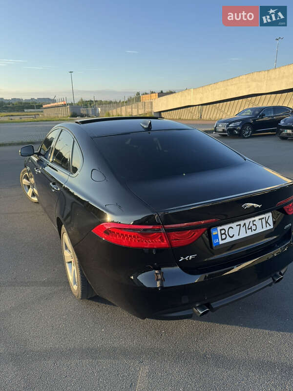 Седан Jaguar XF 2017 в Львове