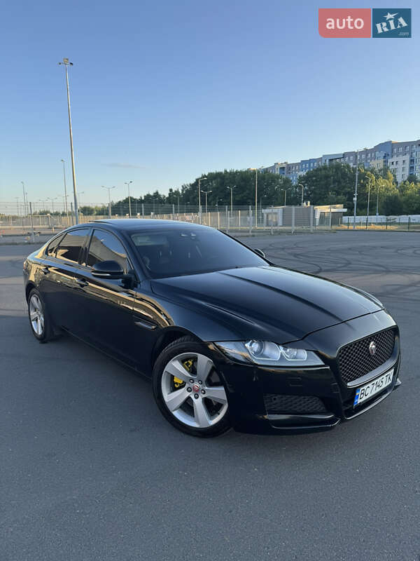 Седан Jaguar XF 2017 в Львове
