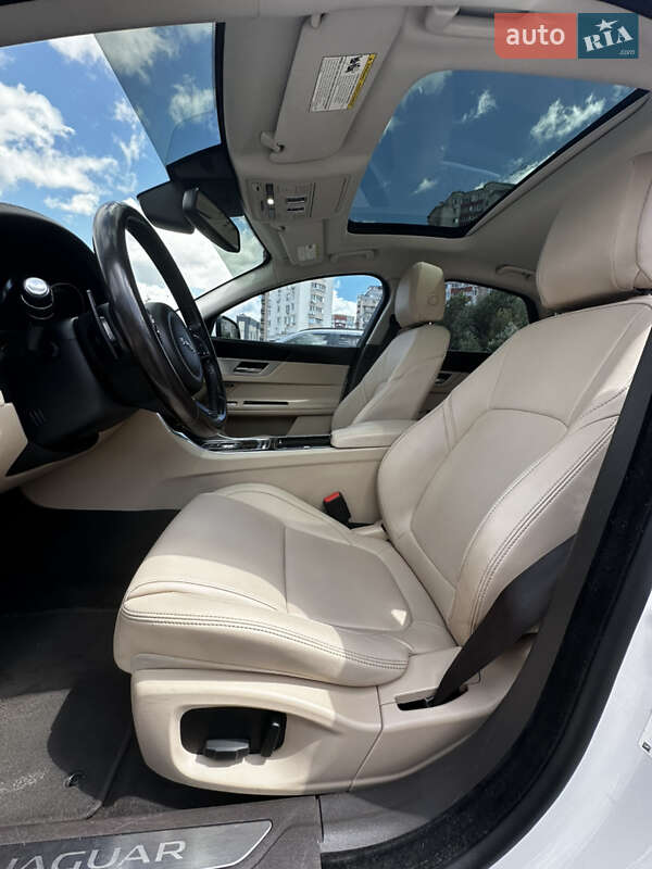 Седан Jaguar XF 2017 в Києві