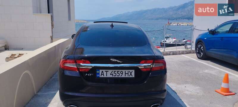 Седан Jaguar XF 2012 в Калуше